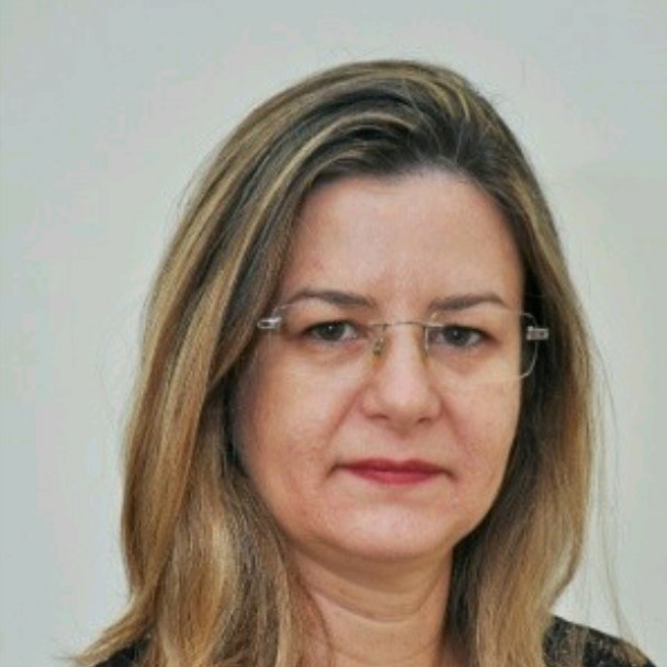Carla Lea Vianna Cruz