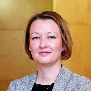Eva Naszaly