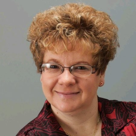 Image of Debbie Lakomy