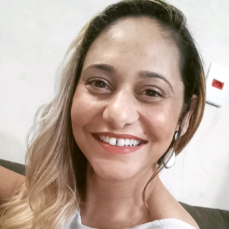 Leciana Oliveira Email & Phone Number